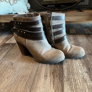 Women’s 7.5 booties